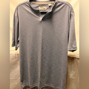 Short-sleeved shirt, size Medium.